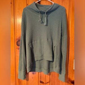 Like new, cozy lightweight thermal top.